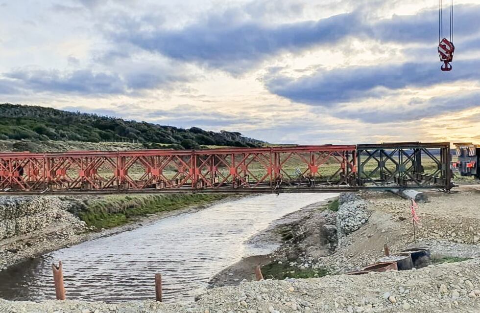 Vialidad concretó el montaje del nuevo puente sobre el Río Ladrillero