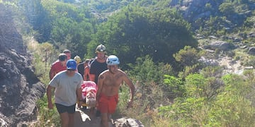 El hombre de 63 años quedó atrapado en una caverna del sector de la cascada.