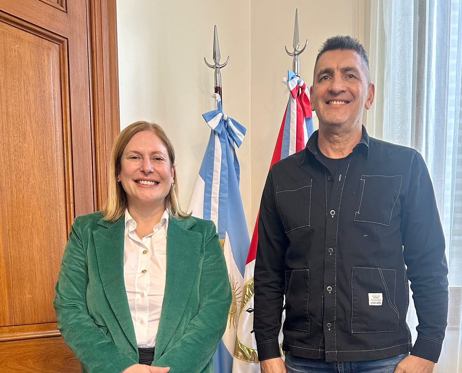 Vía País visitó a la vicegobernadora de Santa Fe, Gisela Scaglia, en su despacho oficial, para conocer en profundidad su historia de vida. Junto a Chuzo González.