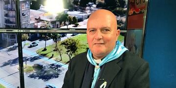 El cura Rafael Del Blanco recibió gratis la vacuna contra el COVID-19.