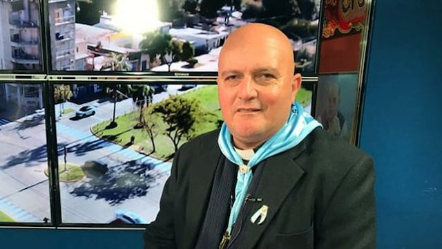 El cura Rafael Del Blanco recibió gratis la vacuna contra el COVID-19.