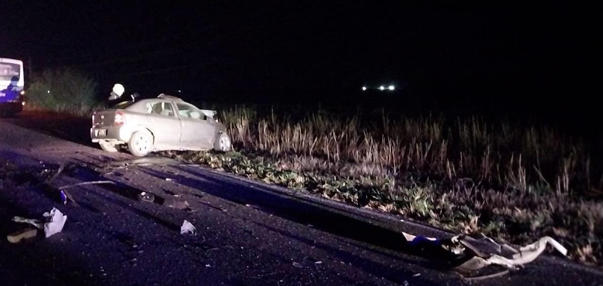 Un muerto tras un choque entre un auto y una camioneta entre las localidades de Santa Eufemia y La Carlota.