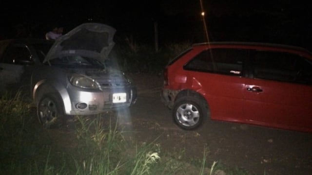 Pararon a ayudar y los terminaron chocando a ellos.