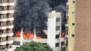 Se desató un incendio en un edificio de Apross en Córdoba.