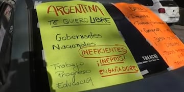 Cada miércoles sale por la ciudad a manifestarse contra el Gobierno Nacional.