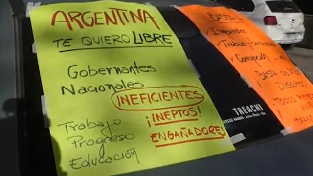 Cada miércoles sale por la ciudad a manifestarse contra el Gobierno Nacional.
