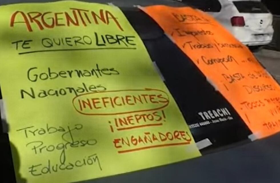 La particular manifestación de una vecina de Jesús María contra el Gobierno Nacional