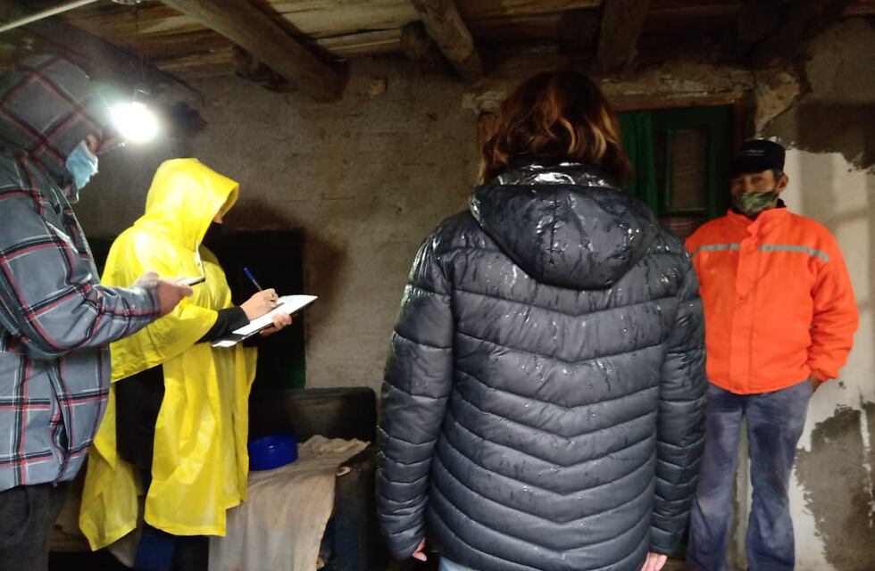 Casas inundadas y familias evacuadas por la tormenta en San Rafael