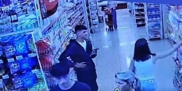 Escalofriante denuncia por acoso sexual en Posadas: la persiguió por un supermercado sacándole fotos.