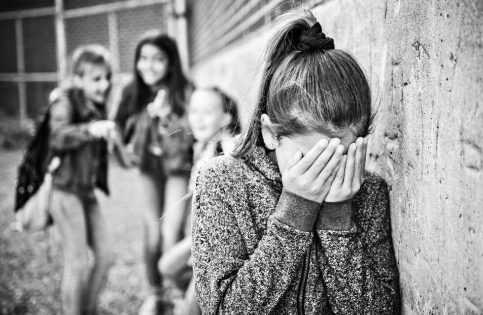 Estudiantes atacaron brutalmente a dos compañeras del colegio: deberán presentarse ante la Justicia