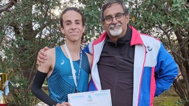 El puntaltense Mateo Ledesma ganó la medalla de Oro en la posta 8x300 en el Campeonato Nacional U18