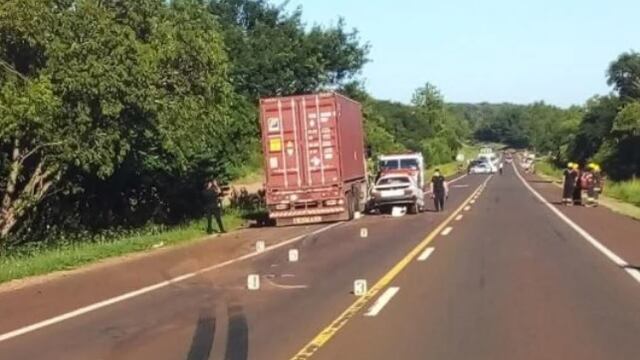 Leandro N. Alem: un automóvil colisionó contra un camión y dejó un saldo de un fallecido.