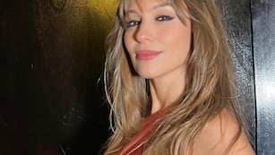 Pampita apostó por el color de la temporada y mostró el paso a paso de su clean look