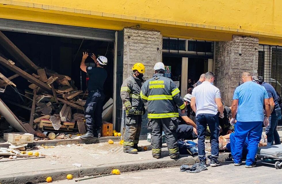 Se vino abajo el techo de una verdulería céntrica y hubo tres heridos