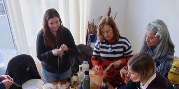 Taller de Hilado de Lana y Arte Textil Artesanal en Copetonas