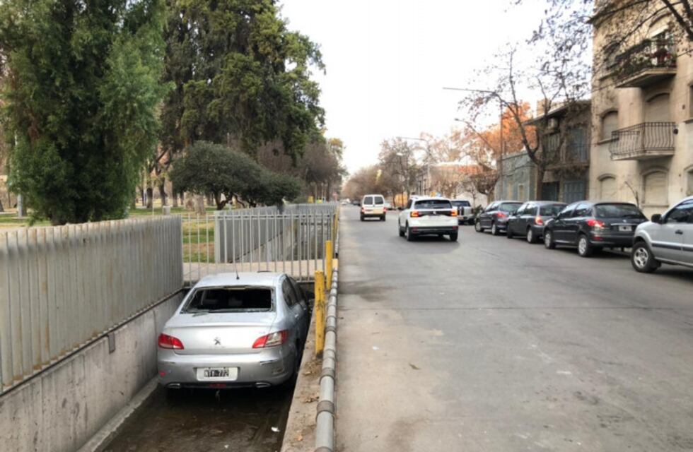 Chocó y quedó incrustado en un canal de la Cuarta Sección