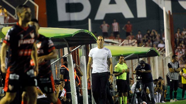 Lucas Bovaglio debe hacer un cambio obligado en Instituto, y maneja dos opciones (Javier Ferreyra).