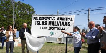 El Polideportivo Nueva Bahía Blanca, ahora se llama Islas Malvinas,