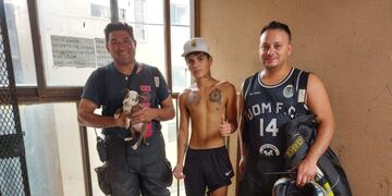 "Gracias totales", para los bomberos de Ensenada que lograron rescatar al pequeño perrito.