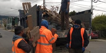 Limpieza y recolección de voluminosos en distintos barrios de la ciudad por parte de la Municipalidad de Ushuaia