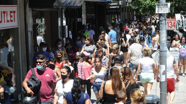 En fotos: colapsó la Avenida Avellaneda por las compras de Navidad