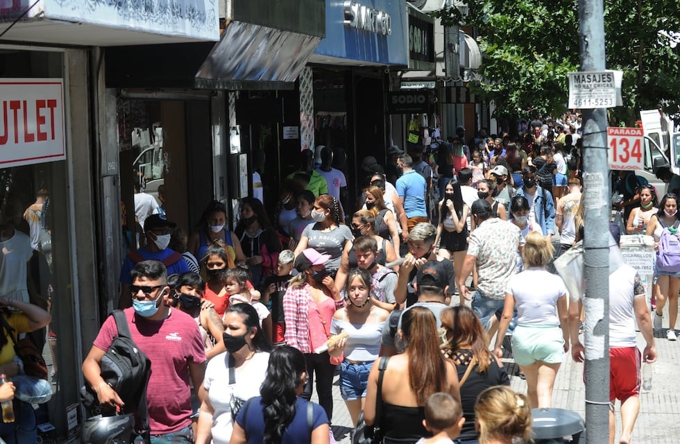 En fotos: colapsó la Avenida Avellaneda por las compras de Navidad
