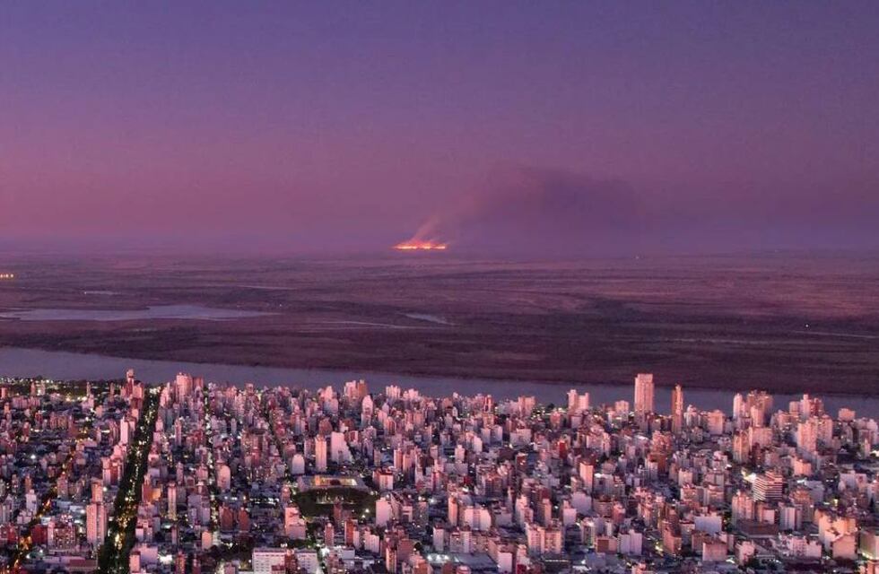 Detectan nuevos incendios frente a Rosario y obras de terraplenes en las islas