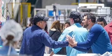 Vuoto recorrió plantas de Newsan y dialogó con los trabajadores