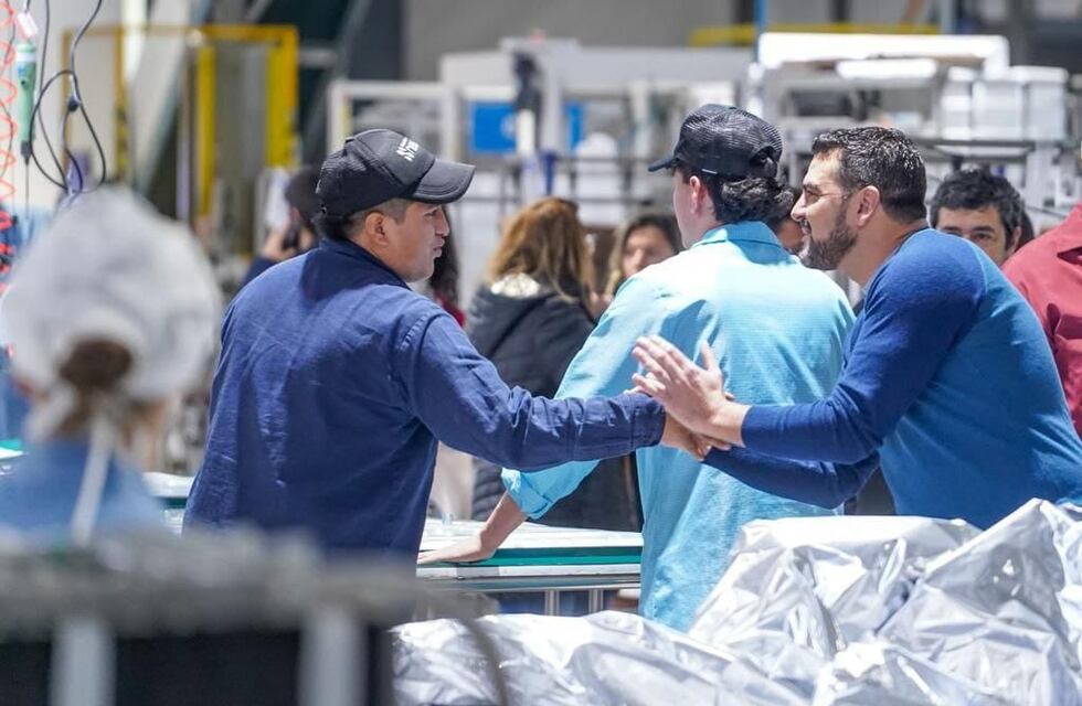 Vuoto recorrió plantas de Newsan y dialogó con los trabajadores