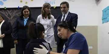 Medina Ruiz destacó la importancia del sistema de fichas médicas escolares.