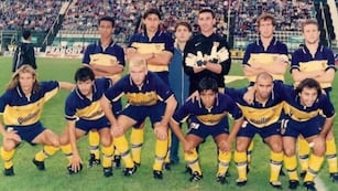 Luis Calvo está debajo del Pato Abbondanzieri.
