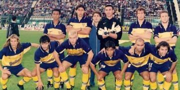 Luis Calvo está debajo del Pato Abbondanzieri.