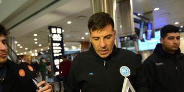 Belgrano volvió de San Pablo y se enfocó en Argentinos. El DT Juan Cruz Real, con un cambio obligado (Javier Ferreyra / La Voz)