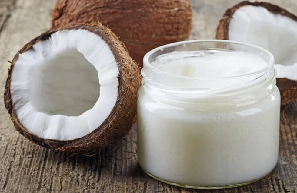 Aceite de coco: para qué sirve, cuáles son sus beneficios y cómo usarlo en la cocina