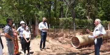 Recorrida de funcionarios por la obra del acueducto