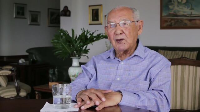 Caicedo nació en Colombia, en medio de la Primera Guerra Mundial, y se graduó de ingeniero civil en la Universidad de Manchester en 1947.