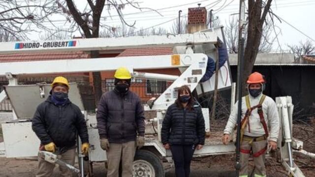 Trabajos de poda en el arbolado público en Soldini (Facebook Comuna de Soldini)