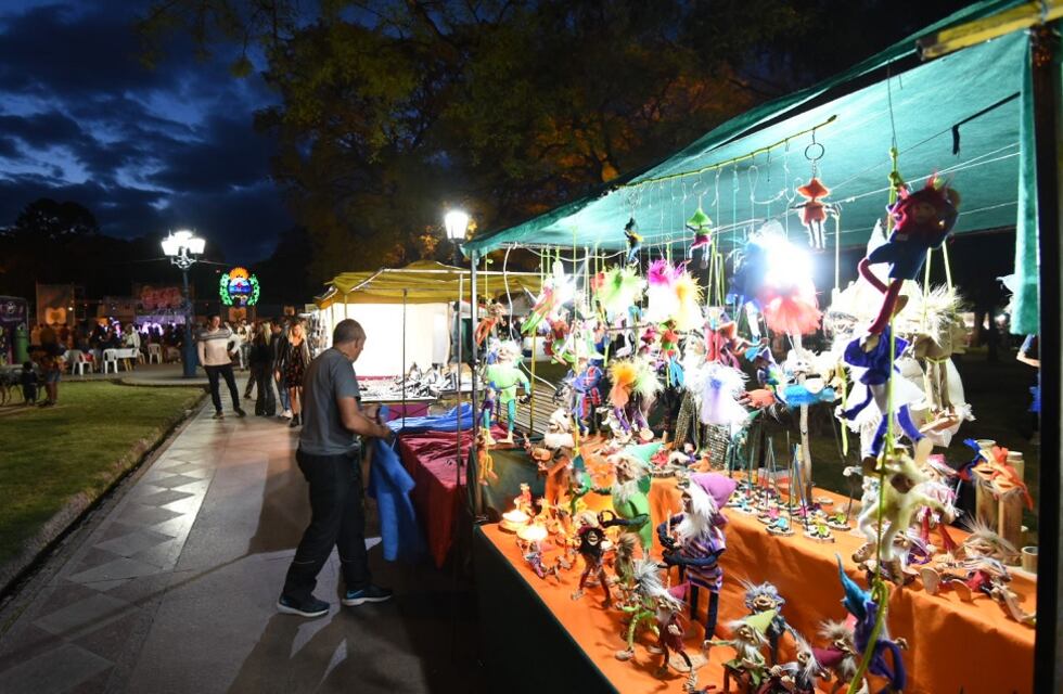 Llega el IX Encuentro Nacional Artístico y Cultural de artesanos en la plaza Independencia
