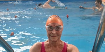 Elena Placci, campeona de natación con 90 años.