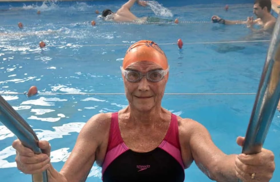 Quién es la cordobesa de 90 años que ganó dos medallas de oro en el Mundial de Natación