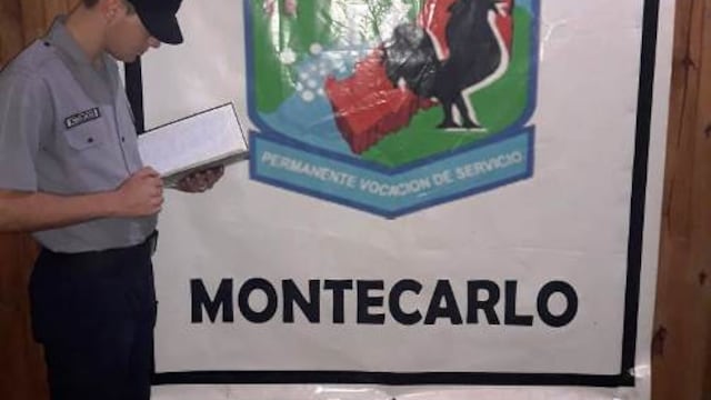 Efectivos de la Policía de Montecarlo  realizaron un operativo para encontrar a los asaltantes. No hay detenidos