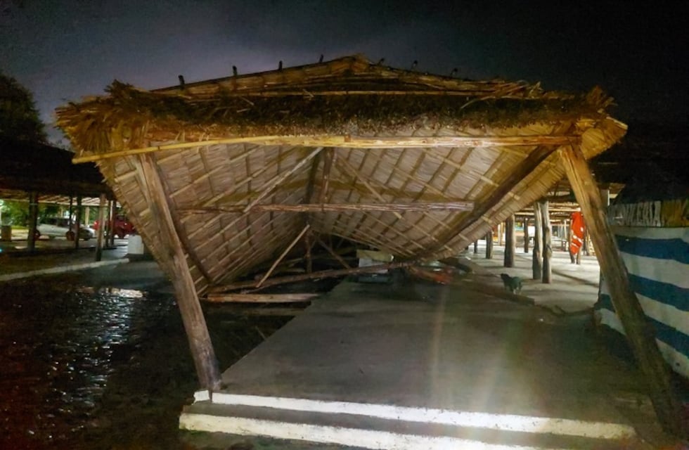 Feria de Simoca: el temporal de viento causó la caída de varios ranchos