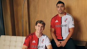 Marcos Acuña y Facundo Colidio con la camiseta de River.