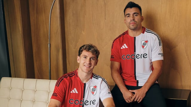 Marcos Acuña y Facundo Colidio con la camiseta de River.