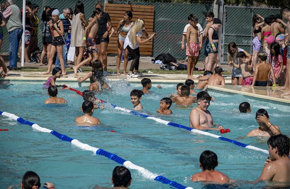 Programa "Todos al Agua" para que las familias de Tres Arroyos disfruten de la playa o de la pileta municipal