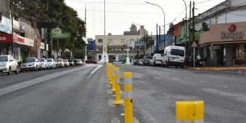 Colocan separadores viales sobre la avenida Uruguay.
