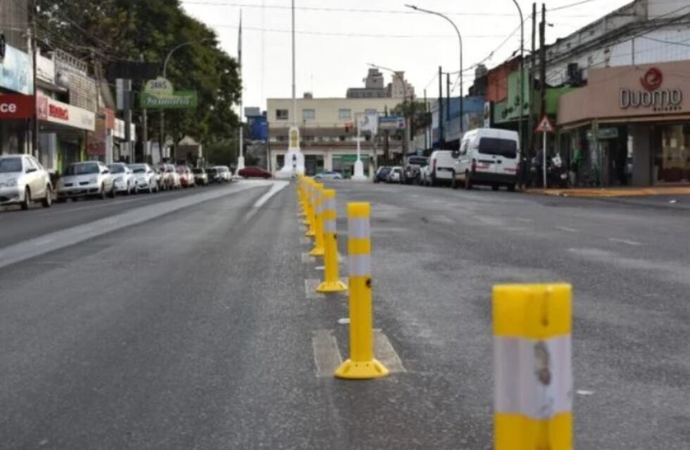 Colocan separadores viales sobre la avenida Uruguay