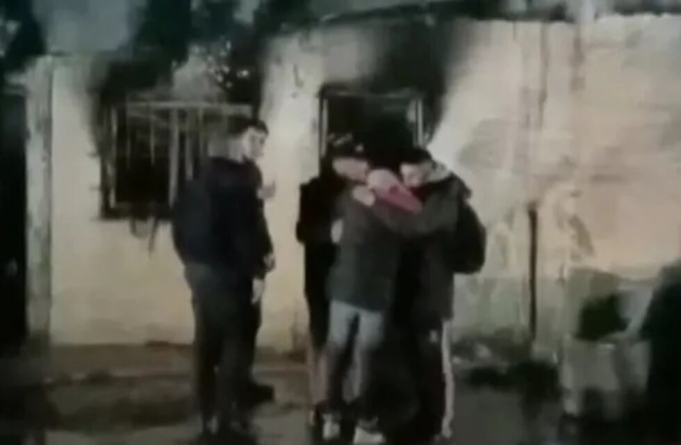 Incendio fatal en una casa: murieron dos niños y un joven de 22 años