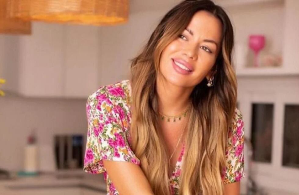 En microbikini y sumergida en el mar, Karina Jelinek le dio los buenos días a sus seguidores