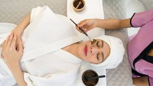 Lo que pasa en tu piel después de un peeling (y por qué deberías probarlo)